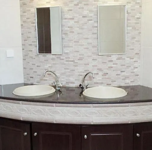 Peaceful Location Ideal For Families Or Group Close To Beautiful Beaches