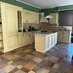 Peaceful Location Ideal For Families Or Group Close To Beautiful Beaches *