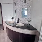Peaceful Retreat - With Patio & Views קפלוס