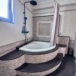 Peaceful Retreat - With Patio & Views וילה *