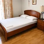 Peaceful Retreat - With Patio & Views * 克法洛斯