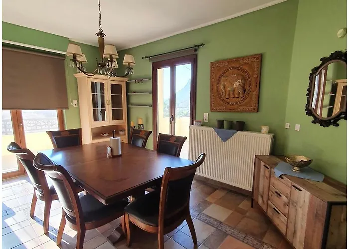 Peaceful Villa Location Ideal For Families Or Group Close To Beautiful Beaches *