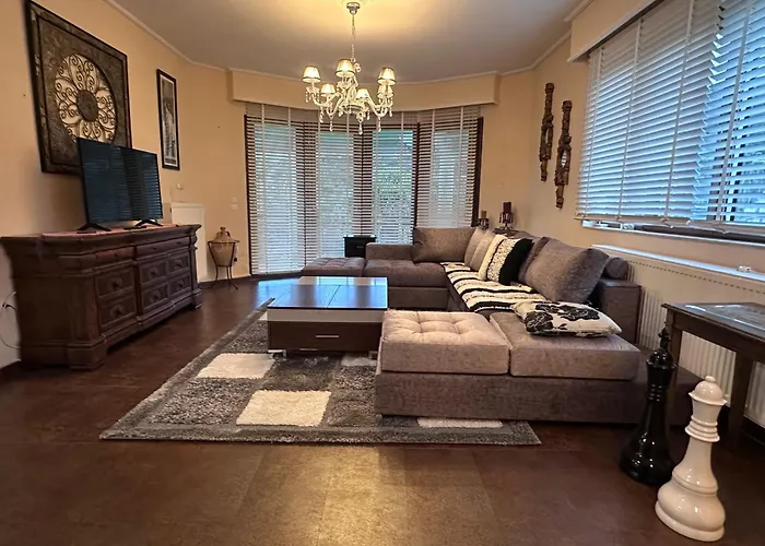 Peaceful Villa Location Ideal For Families Or Group Close To Beautiful Beaches *